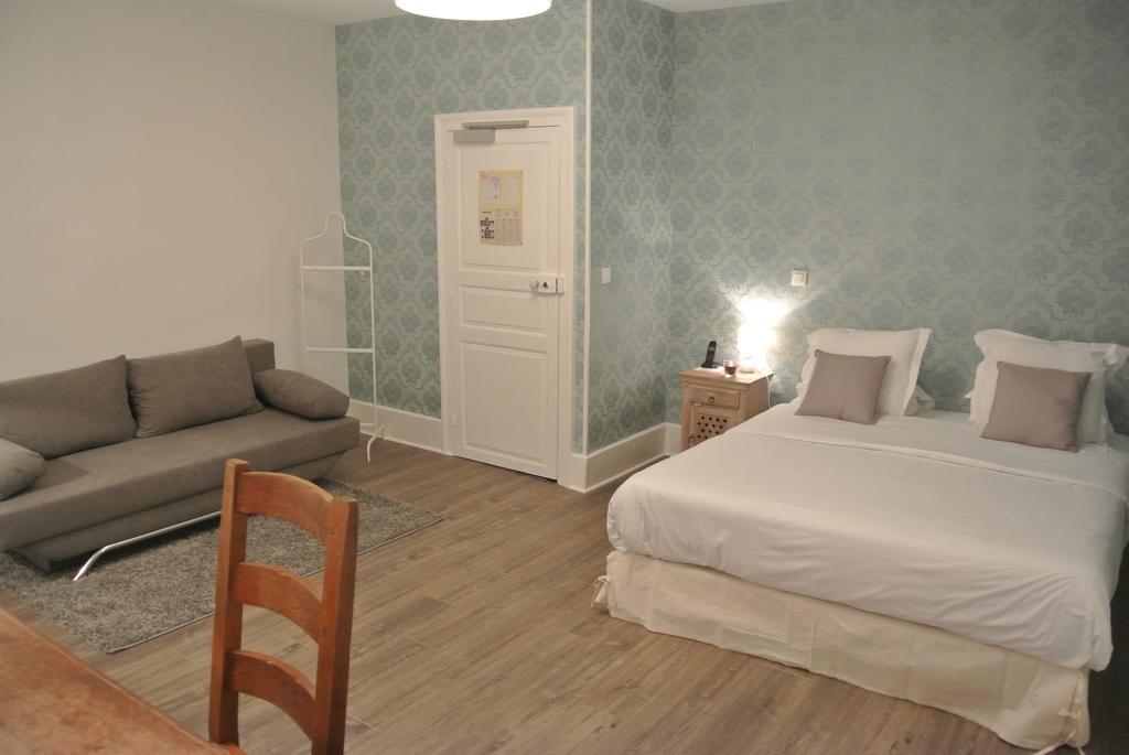 Hotel Le Central Boussac  Room photo